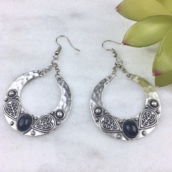 The Chic Petunia Jewelry - 🍃 Black Boho Drop Earrings on chain